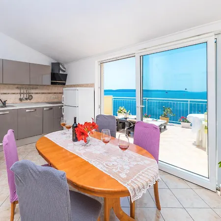 2 Bedroom Amazing In Okrug Gornji Apartment Trogir