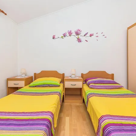 Apartment 2 Bedroom Amazing In Okrug Gornji Trogir