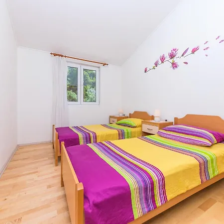 2 Bedroom Amazing In Okrug Gornji * Trogir