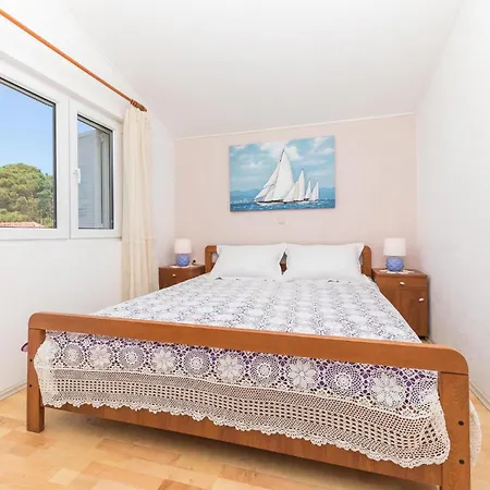 Apartment 2 Bedroom Amazing In Okrug Gornji *