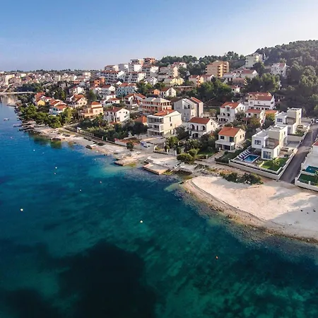 2 Bedroom Amazing In Okrug Gornji *