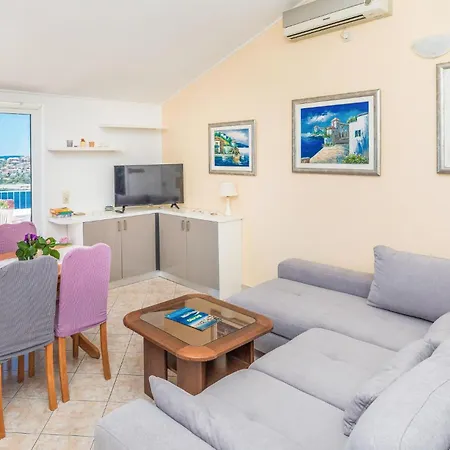 2 Bedroom Amazing In Okrug Gornji