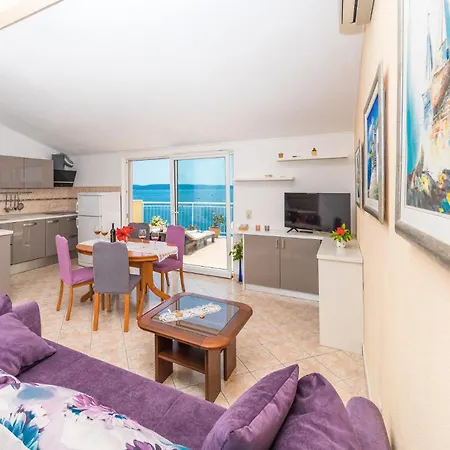 2 Bedroom Amazing In Okrug Gornji Apartment Trogir